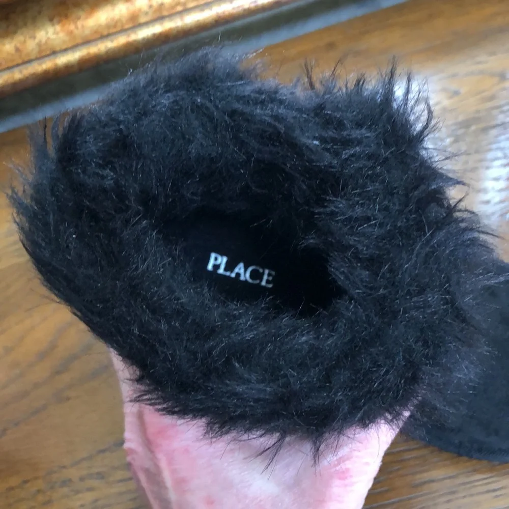 New toddler girls black boots with faux fur.  Size 9.  The Children’s Place.
